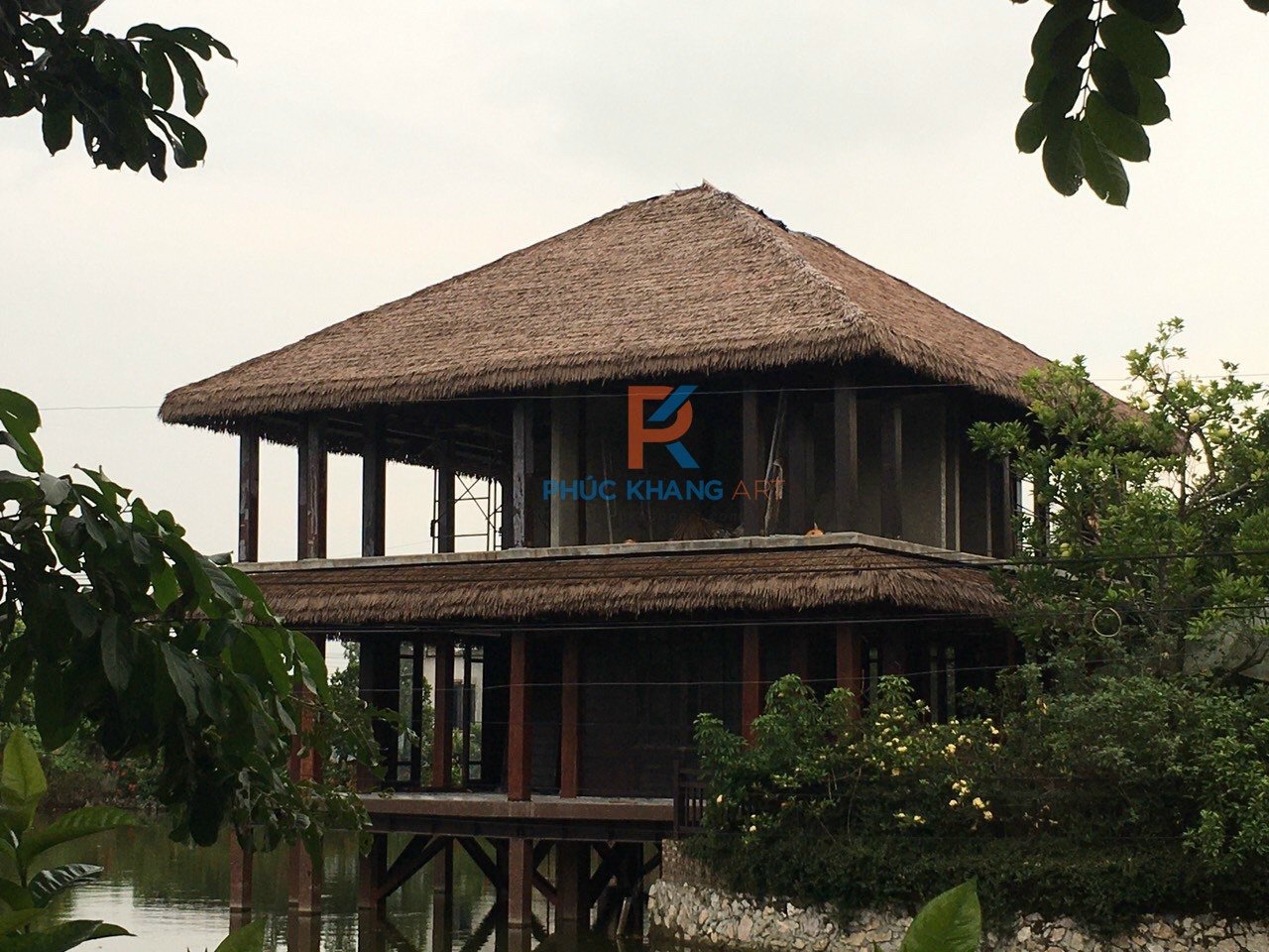 Biệt thự Bằng Rơm Nhân Tạo ven hồ tại Hà Nam